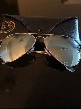 Ray-Ban Aviator Sunglasses with silver mirrored Lenses